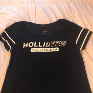 Hollister graphic tee
